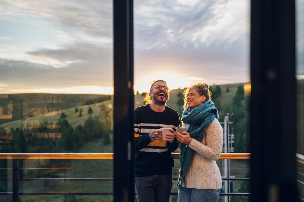 couple on balcony with forest view reduced